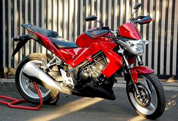 Honda CBR250r berubah jadi street fighter bike 