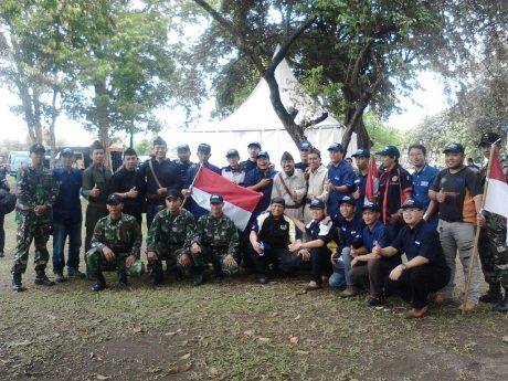 Anggota YRFI dan Korps Pasukan Khas TNI Angkatan Udara yang menjadi petugas Upacara Bendera Merah Putih di Jamnas ke-2 YRFI