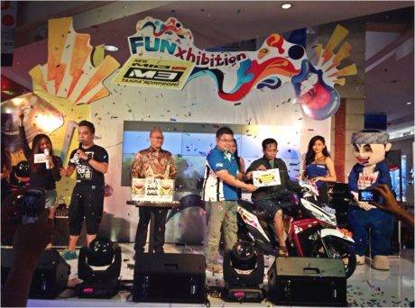 Pemenang 1 unit Mio M3 125 dalam rangkaian launching di Bandung