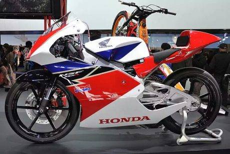 800px-Honda_NSF250R