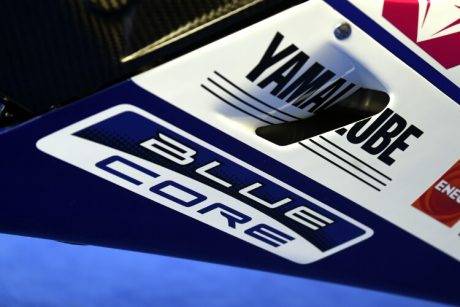 Logo Blue Core pada YZR-M1 Tim Movistar Yamaha MotoGP (2)