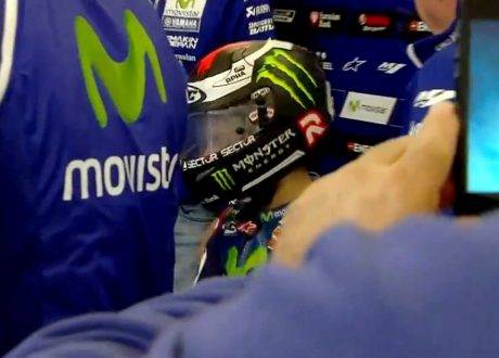 lorenzo-not-at-all-happy-with-his-foggy-hjc-helmet-that-caused-his-poor-race-at-silverstone-99504_1
