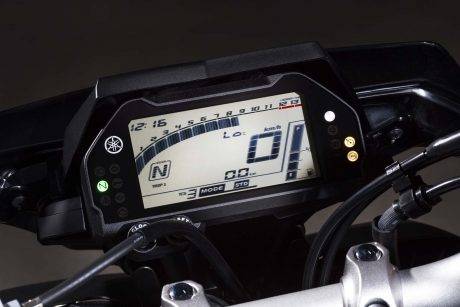 2016-Yamaha-MT-10-details-08