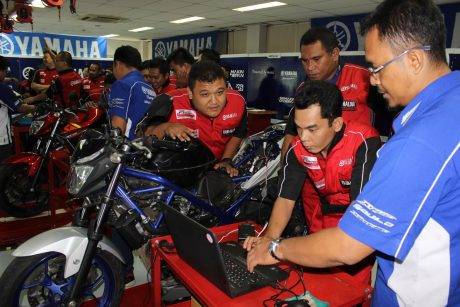 Workshop teori dan praktek untuk komunitas R Series persiapan Yamaha Sunday Race (4)