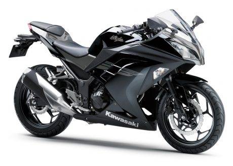 2017-Kawasaki-Ninja-250-black-002