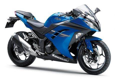 2017-Kawasaki-Ninja-250-blue-002