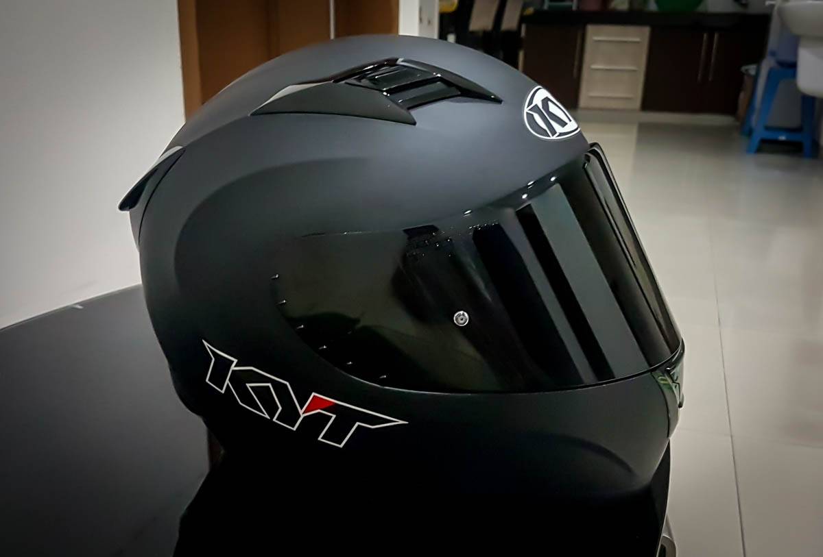 Mencangkokkan flat visor pada helm KYT R10, hasilnya 