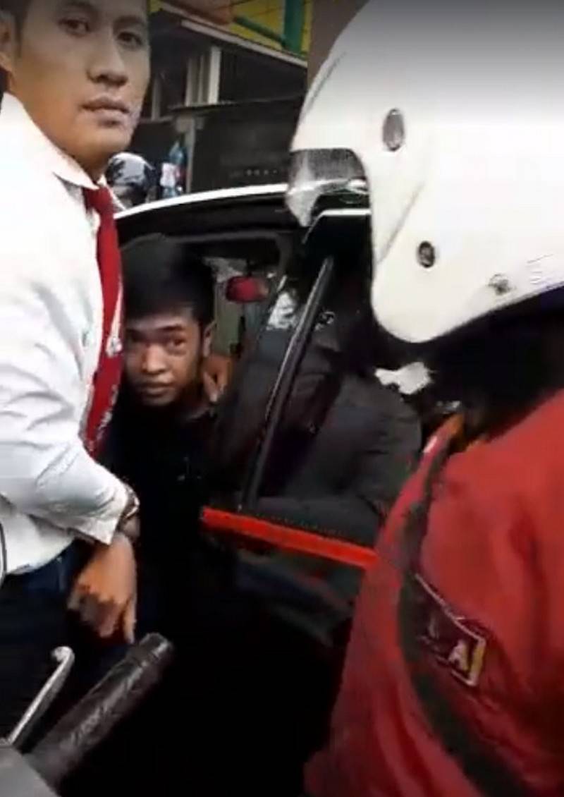 Viral : Tabrak lari mobil vs motor terjadi di Bandung 