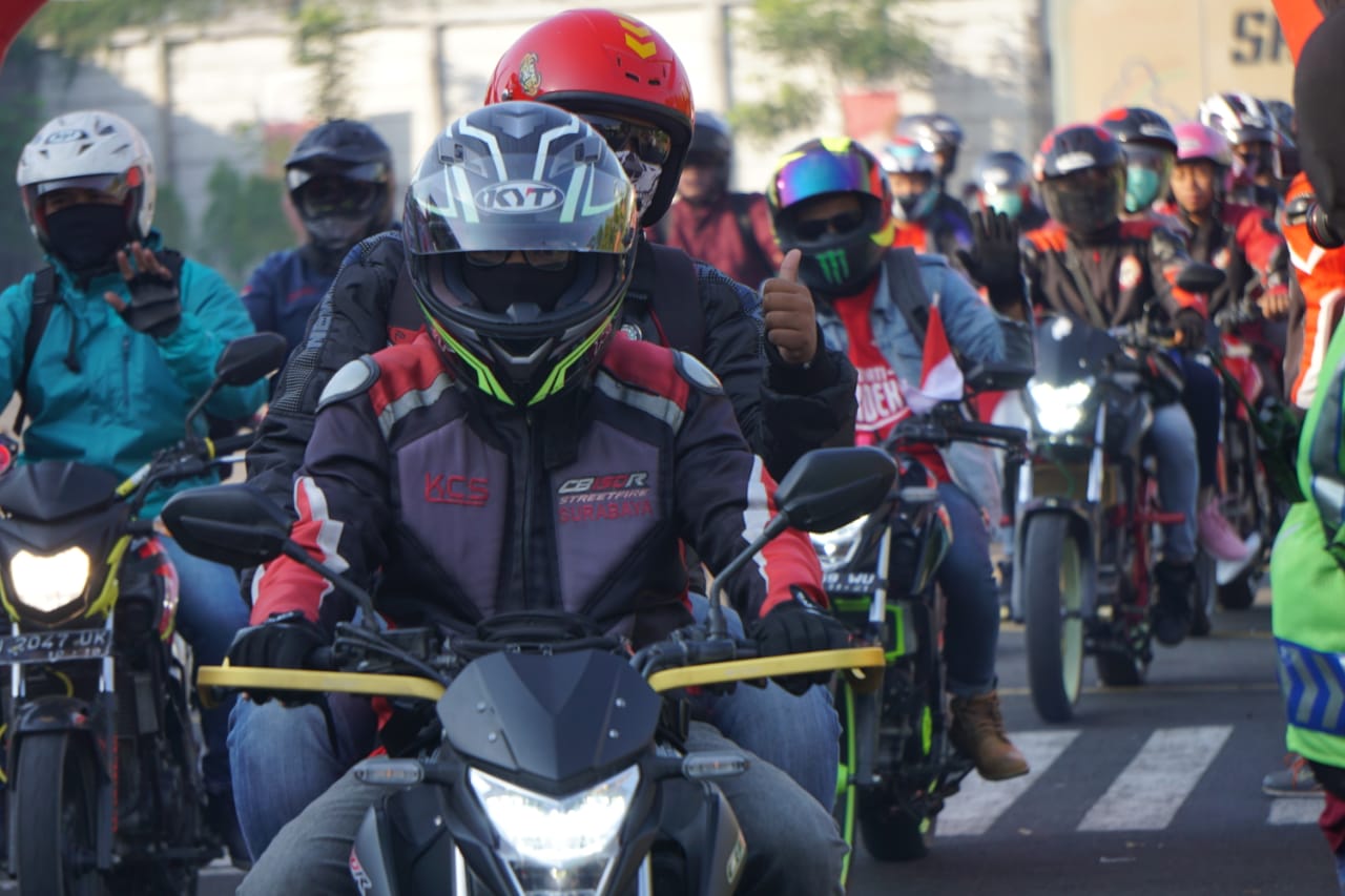 Gerry Salim kawal 100 bikers CB150R ke Bromo dalam turing 