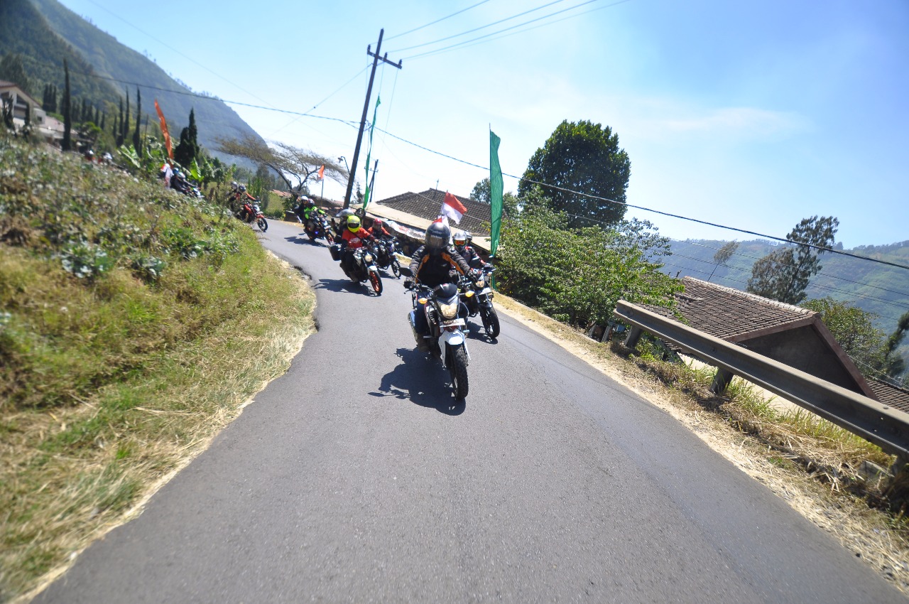 Gerry Salim kawal 100 bikers CB150R ke Bromo dalam turing 